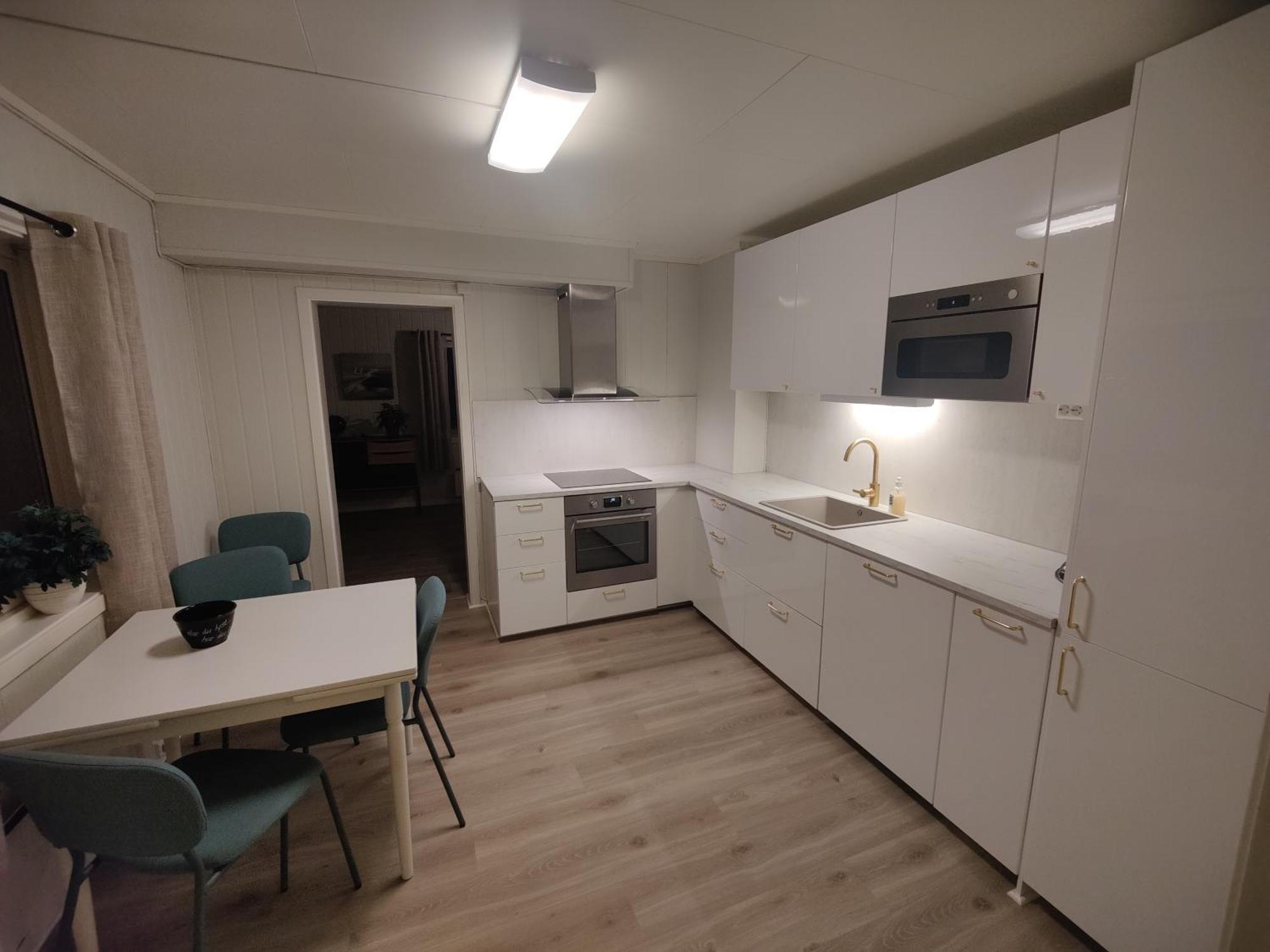 Vardo Accommodation - White House Extérieur photo
